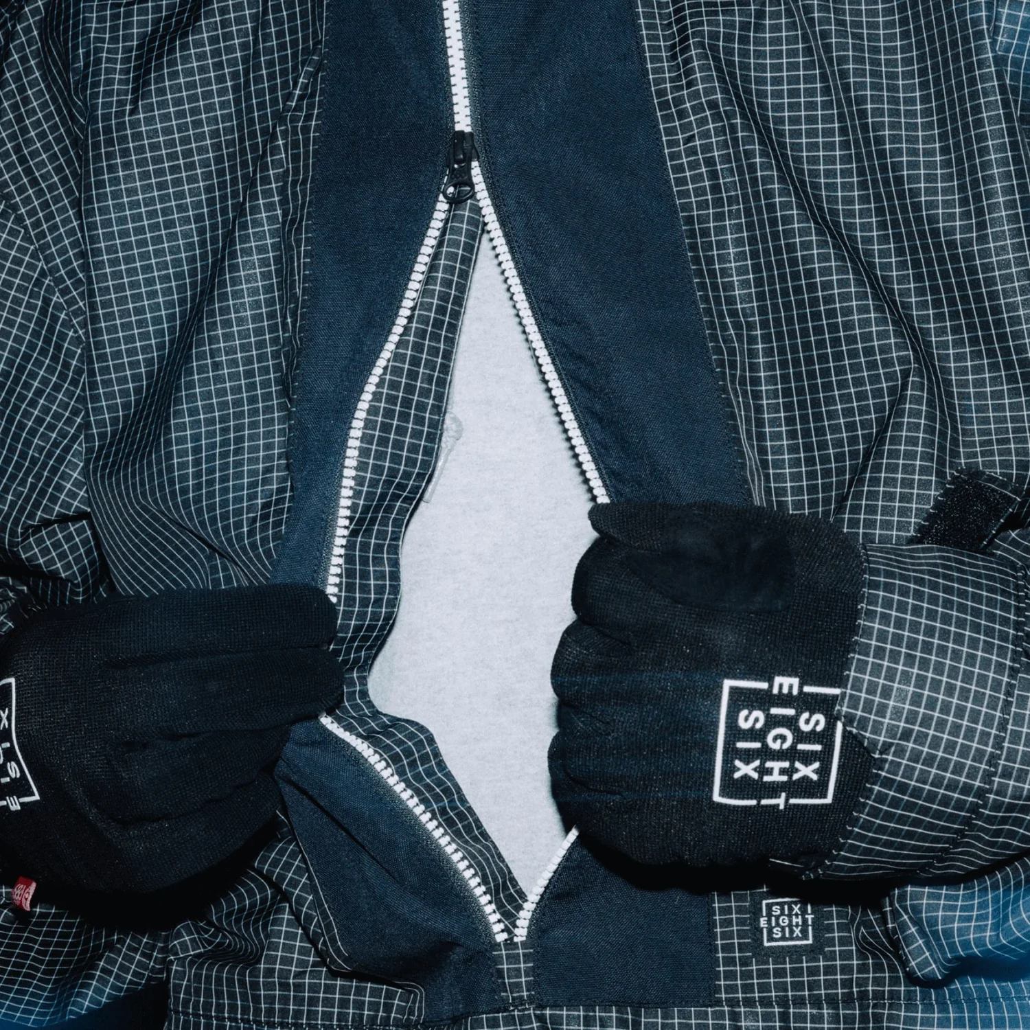 686 Men's Ghost 2.5L Anorak 2025 Black Grid Colourblock - Image 3