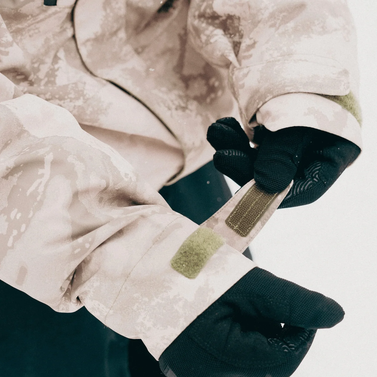 686 Men's Gore-Tex Core Shell Jacket 2026 Limestone Hemisphere Print - Image 3