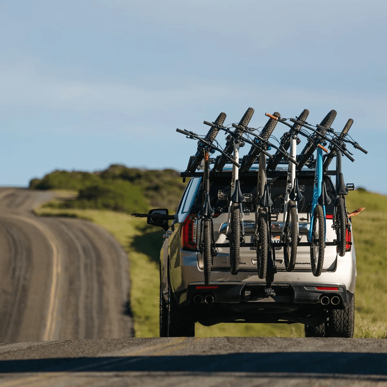 Thule Re Vert 6-Bike Vertical Hitch Bike Rack - Image 3